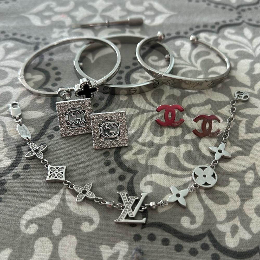 Silver tone jewelry lot